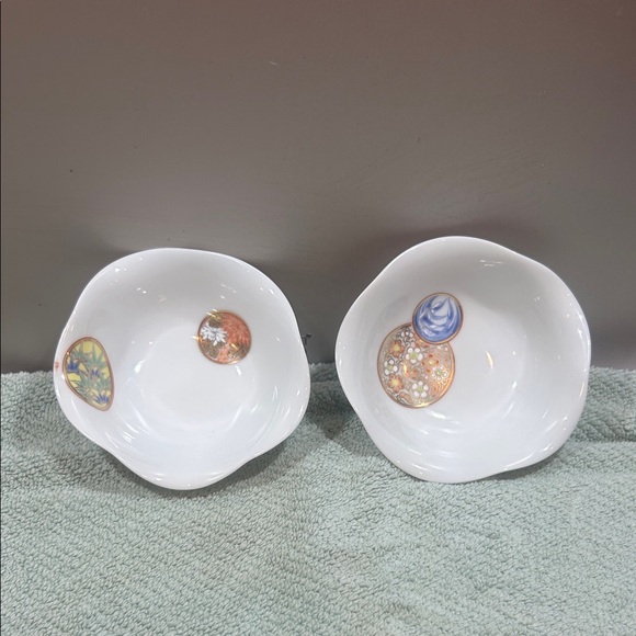 Other - Fukagawa Porcelain Kotobuki Akae plum-blossom shaped bowls